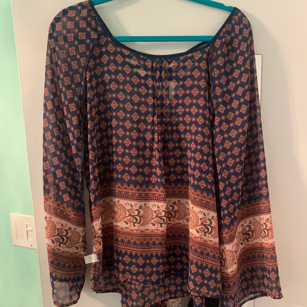Super cute flowy blouse!